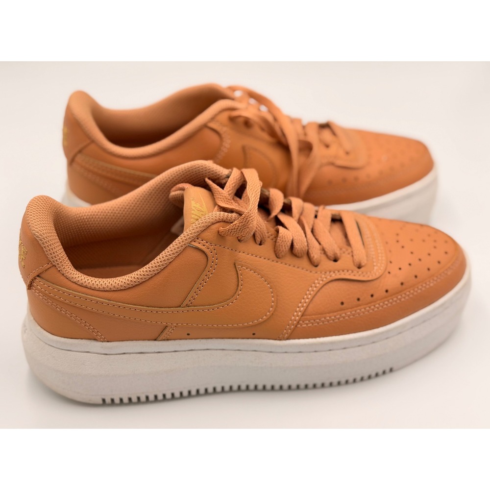Sz. 9 NIKE Court Vision Alta 9 Monarch Platform Leather Sneakers DM0113-200
